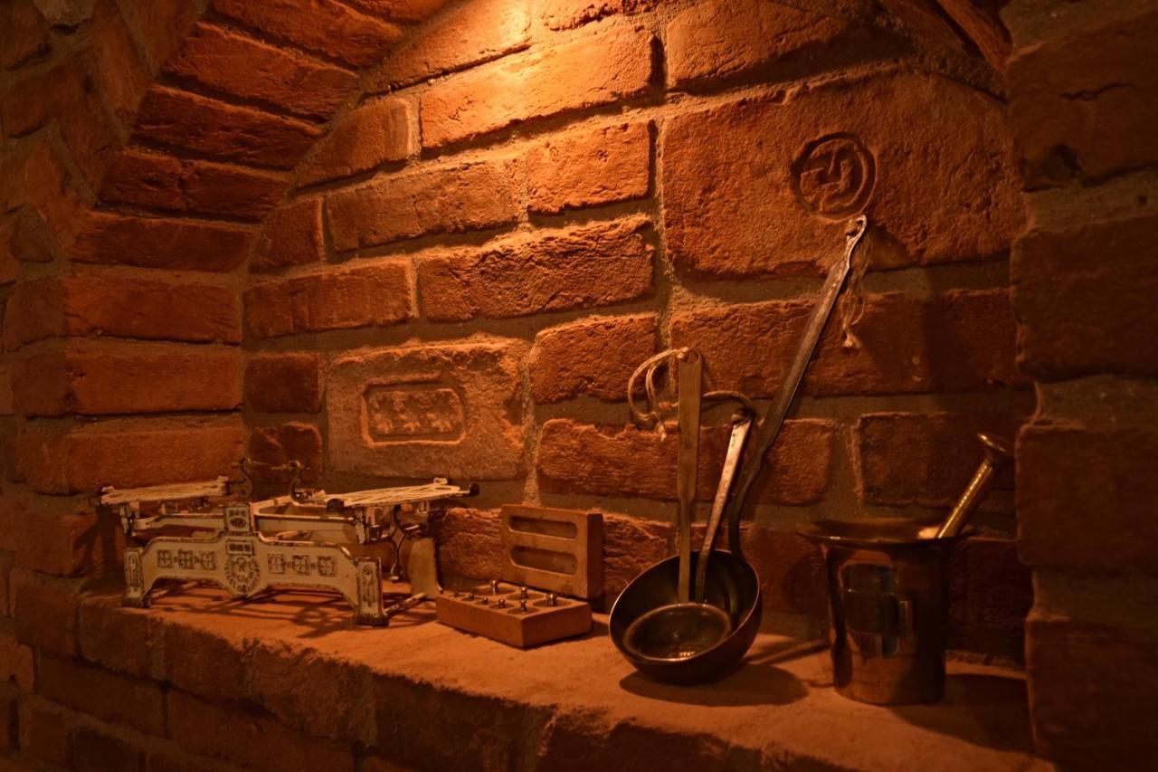 Comenius Moravus Vinarsky Dvur Микулов Екстериор снимка